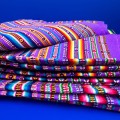 Peru,  obrus,  narzuta na kanapę, dekoracja sypialni czy ozdoba na taras. NAJPIĘKNIEJSZE WZORNICTWO. Sztuka z Peru na stół.