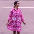 Tunika plażowa, idealna na plażę i spacery po miasteczkach, kiedy cieszysz się wypoczynkiem w upalne dni. Antica Sartoria dla ColorFiesta.pl. Wybór wielu rozmiarów.