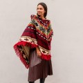 Ponczo z Peru. Unikatowe ponczo dla kobiet na jesień i zimę. Najpiękniejsze poncza z całego świata. Pięknie dopasowane ponczo z Peru z alpaki.