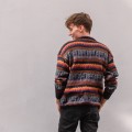 Granatowo pomarańczowy męski sweter z wełną z alpaki z Peru. Sweter unisex. Unikalne wzory, inspirowane peruwiańską kulturą, oraz komfortowy krój. Sweter dla niej i dla niego. Prawdziwa alpaka. Męski sweter Etno.