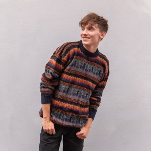 Inti Collection: Ciepły Sweter Męski – Motyw Lamy i Wełna Alpaki - Granatowo pomarańczowy