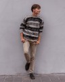 Szaro beżowy pomarańczowy męski sweter z wełną z alpaki z Peru. Sweter unisex. Unikalne wzory, inspirowane peruwiańską kulturą, oraz komfortowy krój. Sweter dla niej i dla niego. Prawdziwa alpaka. Męski sweter Etno.