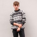 Czarny męski sweter z wełną z alpaki z Peru. Sweter unisex. Unikalne wzory, inspirowane peruwiańską kulturą, oraz komfortowy krój. Sweter dla niej i dla niego. Prawdziwa alpaka. Męski sweter Etno. Sweter czarno biały z Lamami męski.