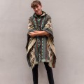 Męskie ponczo z domieszką wełny alpaki. Męskie ponczo styl Etno. Męskie ponczo luxury. Poncza dla mężczyzn. Poncza z Ameryki Południowej. Męskie ponczo z Peru.
