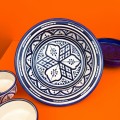 Ozdobna miska ceramiczna. Ceramika z Maroka najwyższej jakości. Miska do serwowania przekąsek, ceramiczna miska do serwowania oliwy, ceramiczna sztuka na stół. Ceramika najwyższej jakości z Maroka.