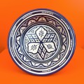 Ozdobna miska ceramiczna. Ceramika z Maroka najwyższej jakości. Miska do serwowania przekąsek, ceramiczna miska do serwowania oliwy, ceramiczna sztuka na stół. Ceramika najwyższej jakości z Maroka.