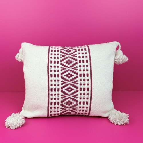 Ręcznie tkana berberyjska poszewka z pomponami, wykonana z wysokiej jakości bawełny, o wymiarach 50x50 cm. Idealna poduszka do wnętrz w stylu boho. Poduszki z Maroka. Poszewka z bawełny 100%.