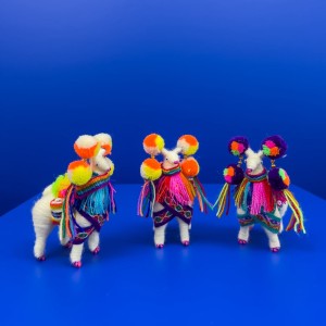 Peruwiańska Figurka Lama – Kolorowa Dekoracja - 10 cm - Alpaka