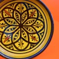 Ceramiczna miseczka na przekąski z Maroka. Ceramiczna miseczka na dipy z Maroka. Ceramiczna miska z Maroka. Ceramika z Maroka. Ceramiczne wyroby z Maroka. Ceramiczne zastawy najwyższej jakości, rękodzieło. kolor miodowy.